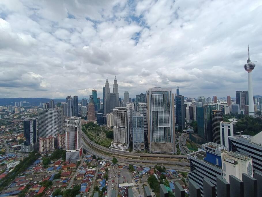 Lx 39A Balcony Klcc View 1 Bedroom Infinity Pool Kuala Lumpur Esterno foto
