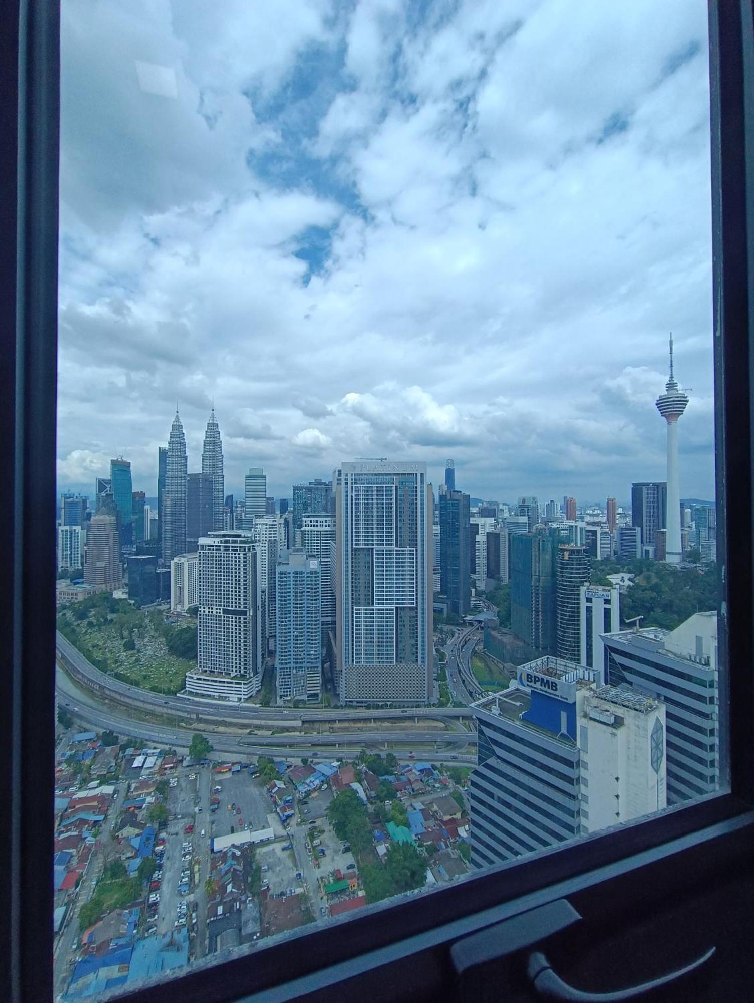 Lx 39A Balcony Klcc View 1 Bedroom Infinity Pool Kuala Lumpur Esterno foto